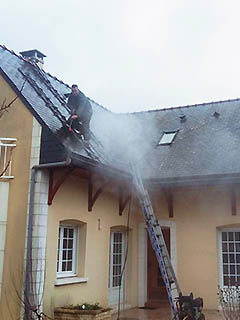 Traitement nettoyage toiture couverture - Ouest Habitat Couverture - Couverture, couvreur à Nantes (44)